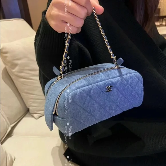 Chanel denim make up bag - Picture 6 of 6